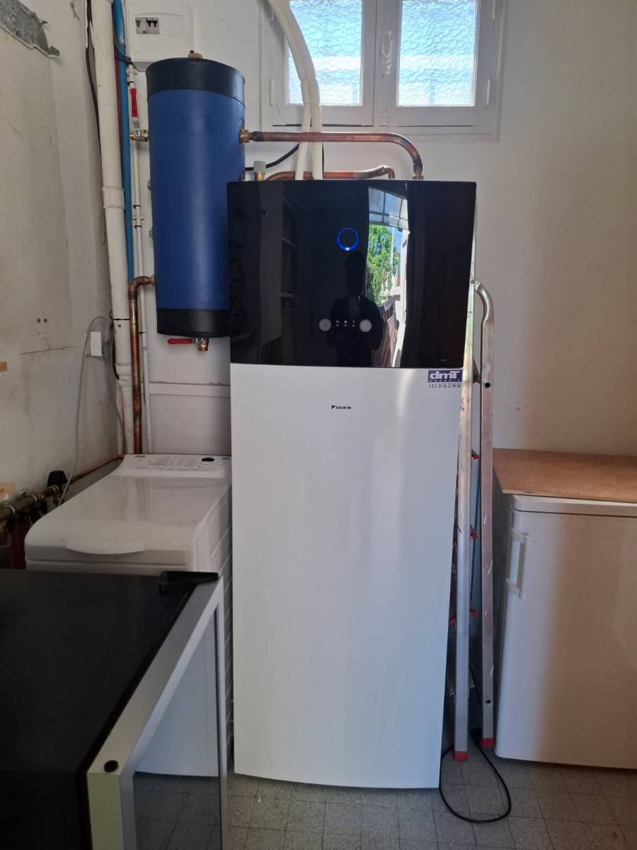 Installation d'une pompe  chaleur de marque Daikin Alterma  A Pessac