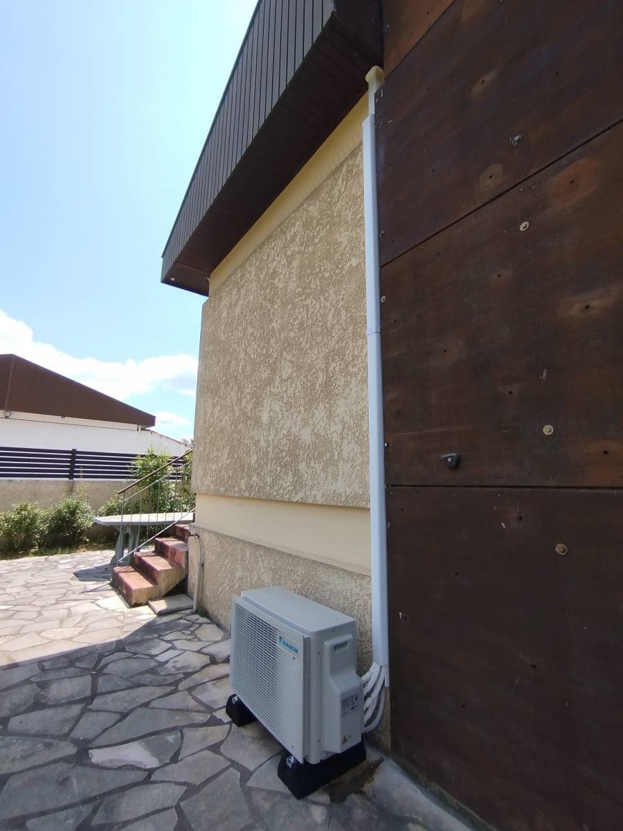 INSTALLATION D'UNE CLIMATISATION AIR- AIR BI-SPLIT DAIKIN A VILLENAVE D 'ORNON